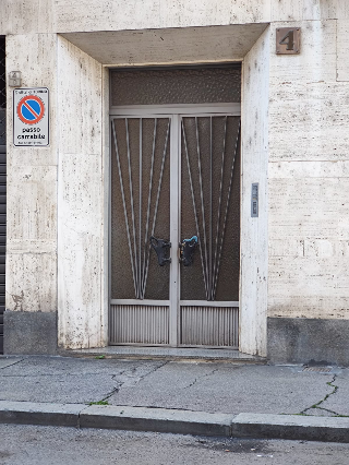 Torino, 25enne accoltellato alla gola in zona San Paolo